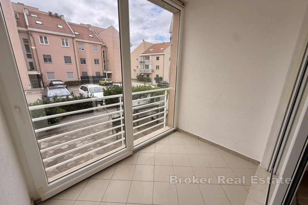 Bright two-bedroom apartment with loggia in a quiet residential building