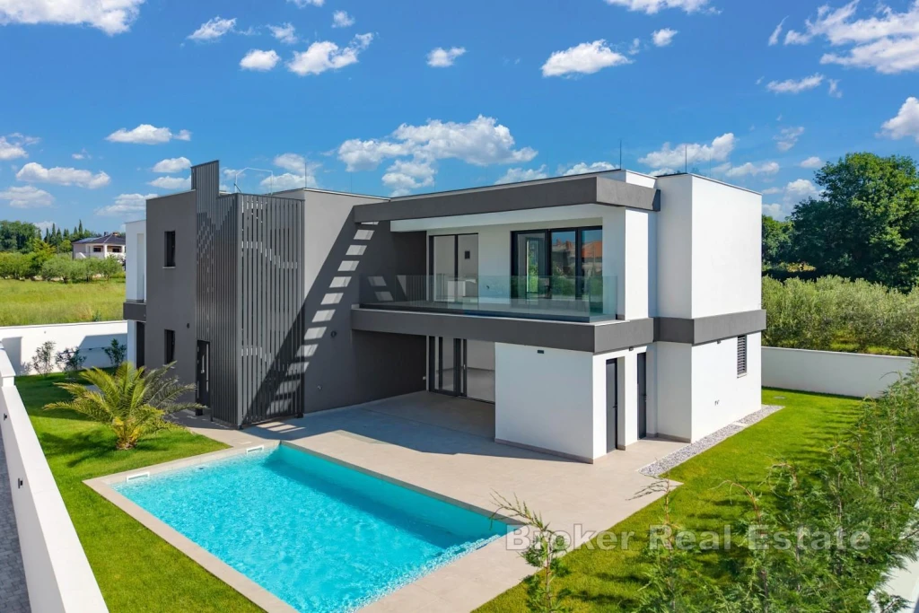 Luxury modern villa in immediate proximity to the sea, with pool and rooftop terrace