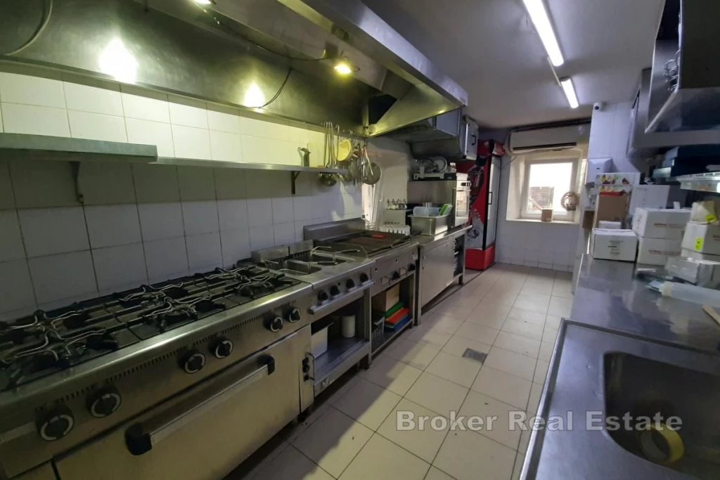 Attractive restaurant in the city center with a large terrace