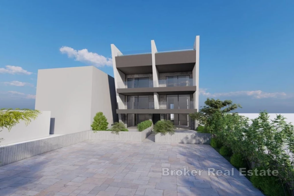 Three-bedroom apartment in a new building, first row to the sea