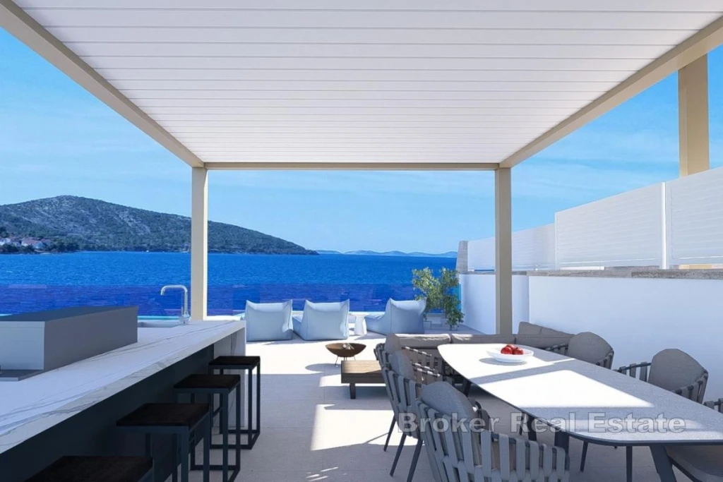 Luxury apartment with pool and garden