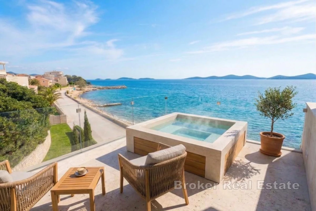 Three-bedroom penthouse with sea view