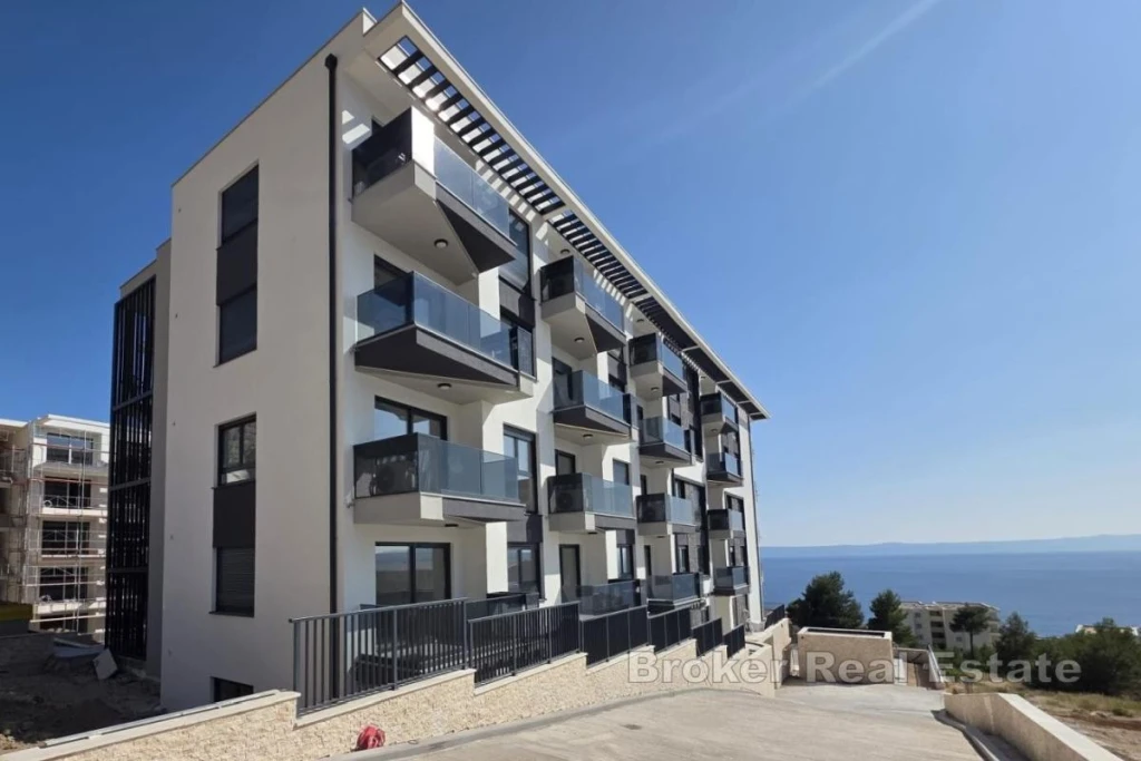 Three bedroom apartment in a new building near the sea