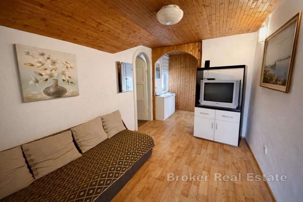 Bright three-bedroom apartment with great potential