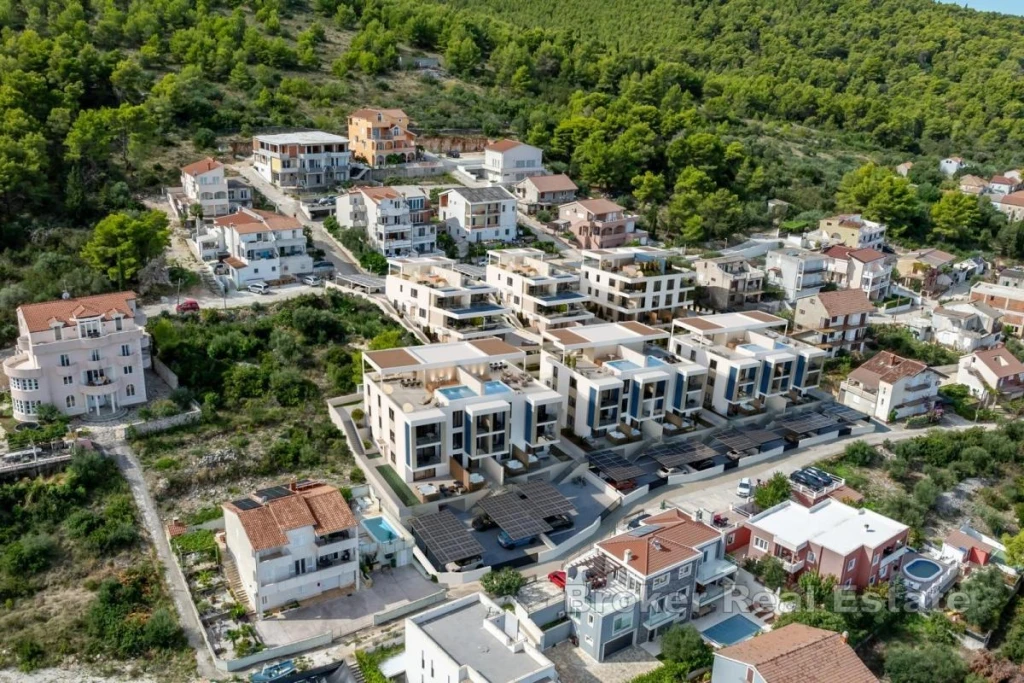 Apartment with garden near the sea