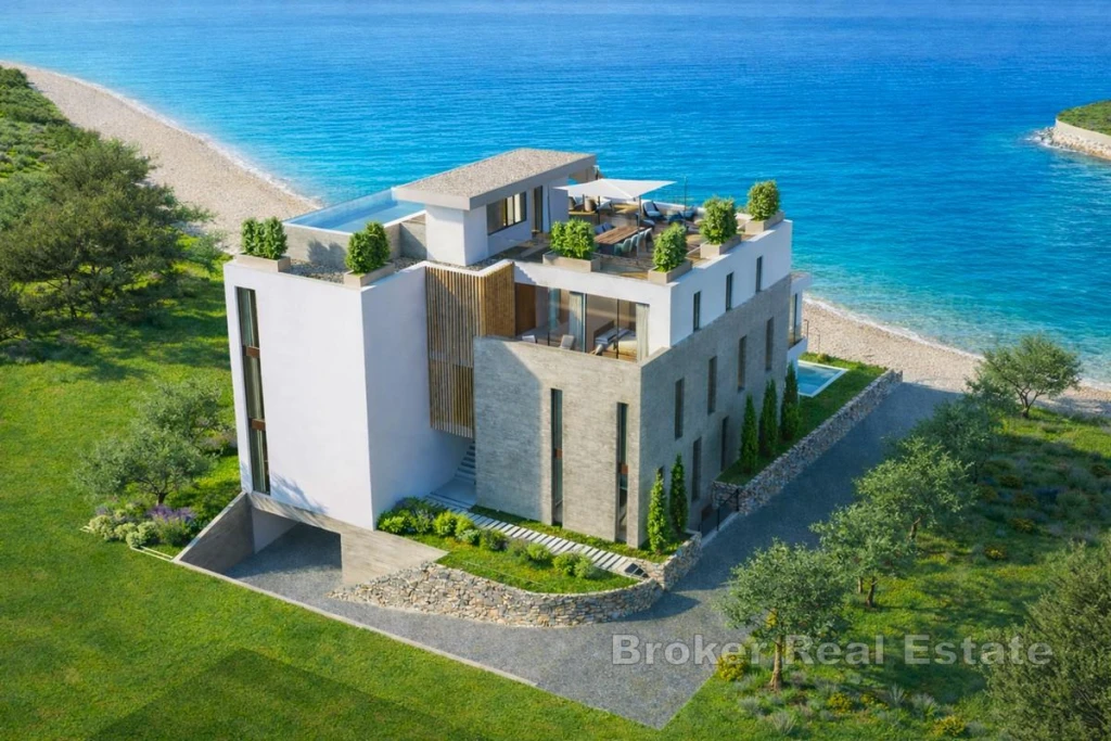 Luxury apartments first row to the sea