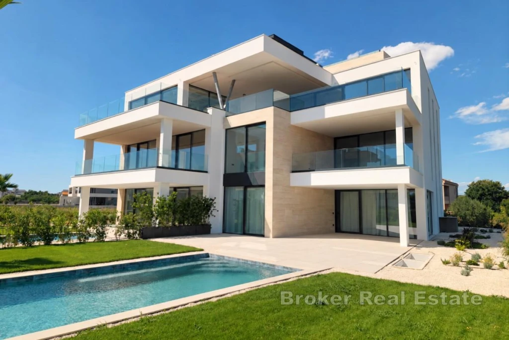 Luxury apartments first row to the sea
