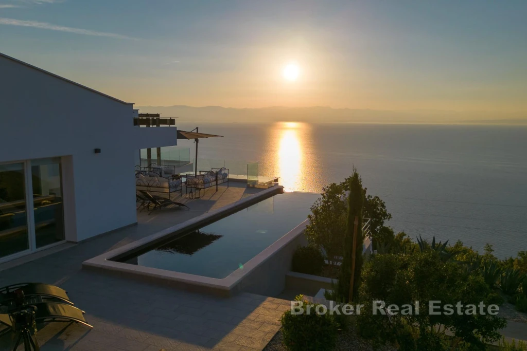 Luxury hillside villa with panoramic Kvarner views, pool and complete privacy