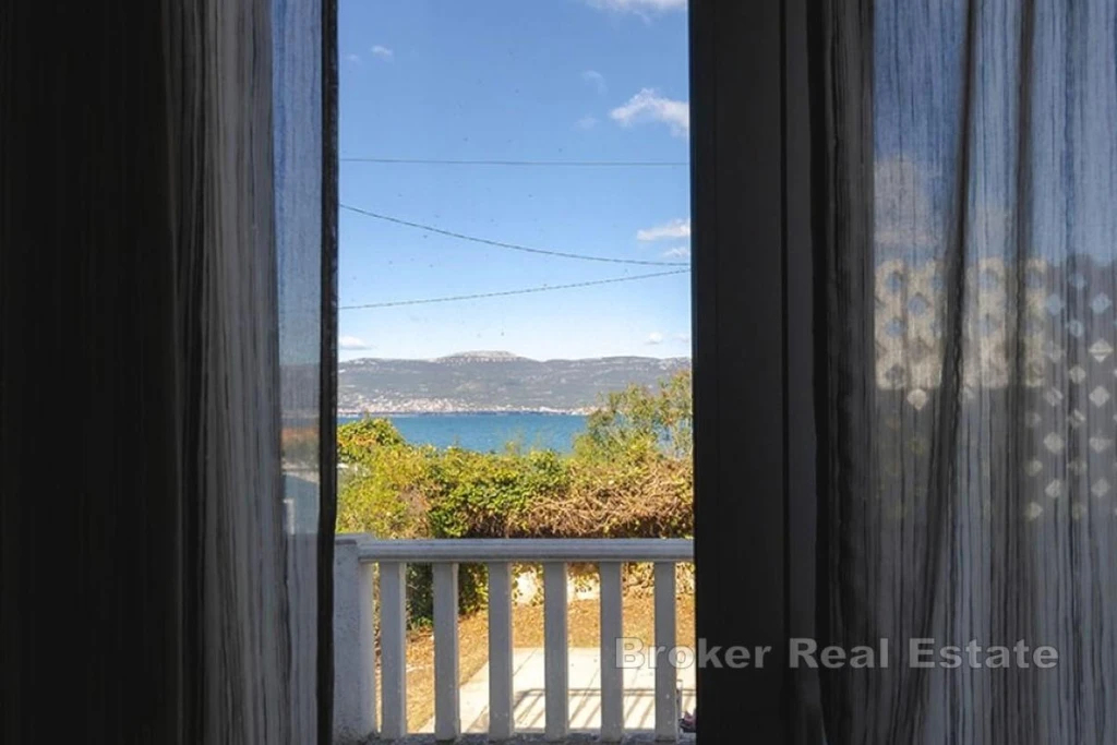 Vacation House First Row to the Sea