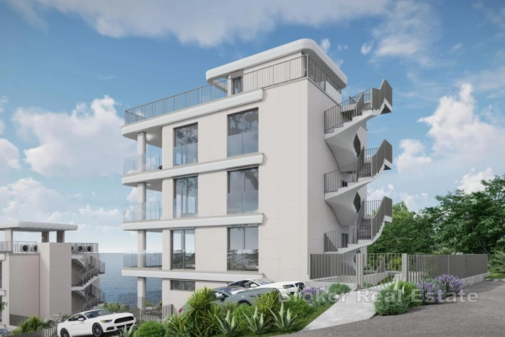 Luxury apartment with garden in the second row to the sea