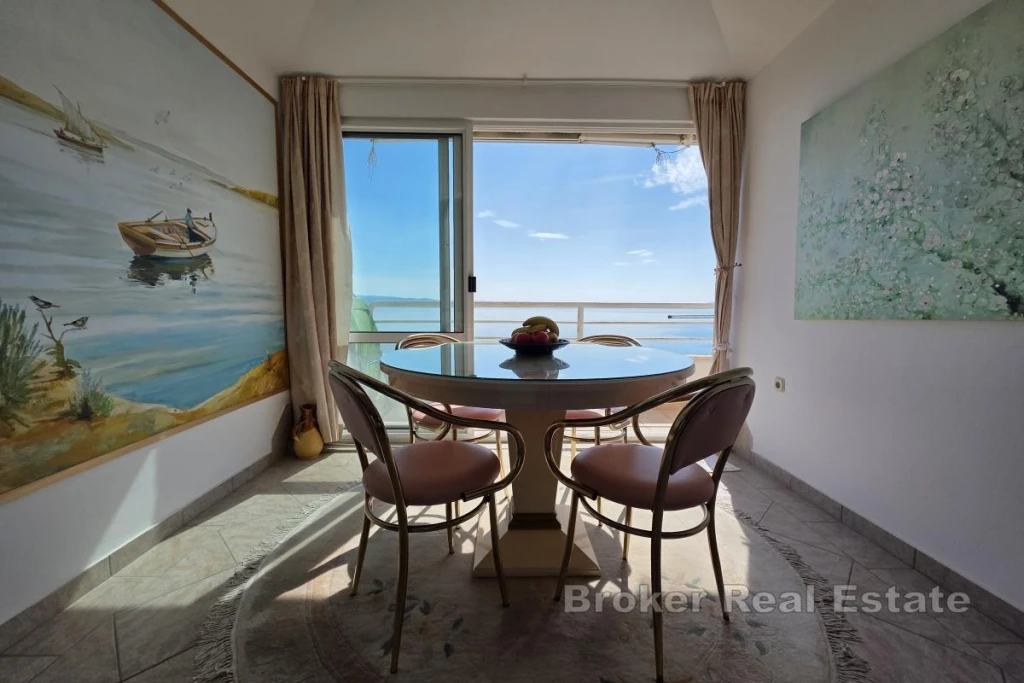 Two-bedroom apartment in Žnjan with panoramic sea views