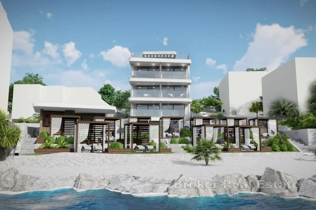 Luxury apartment with garden in the first row to the sea