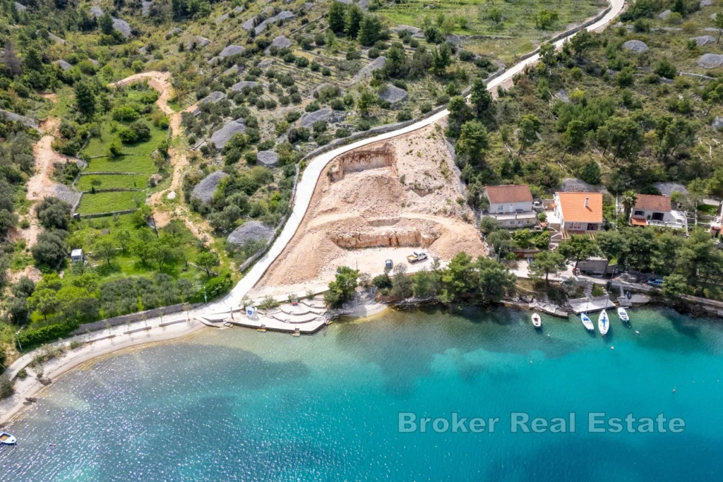 Building plot by the sea - premium location