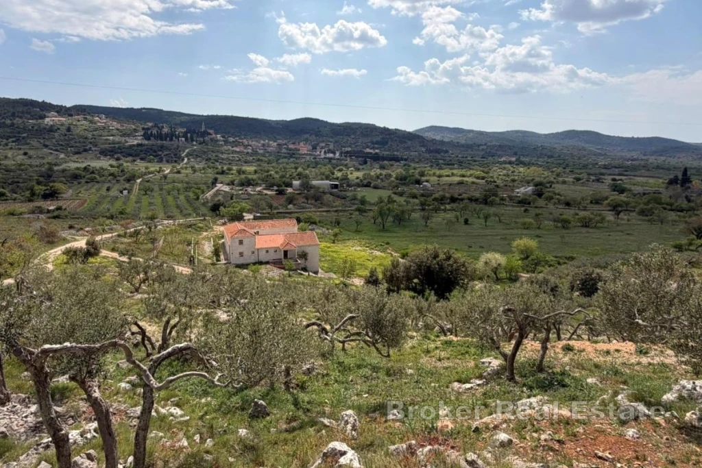 Hacienda with exceptional potential