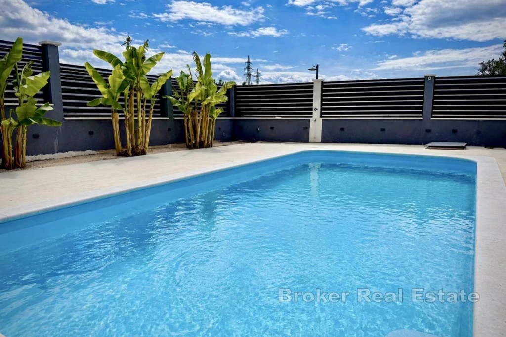 Modern house with a swimming pool and two apartments in a quiet location