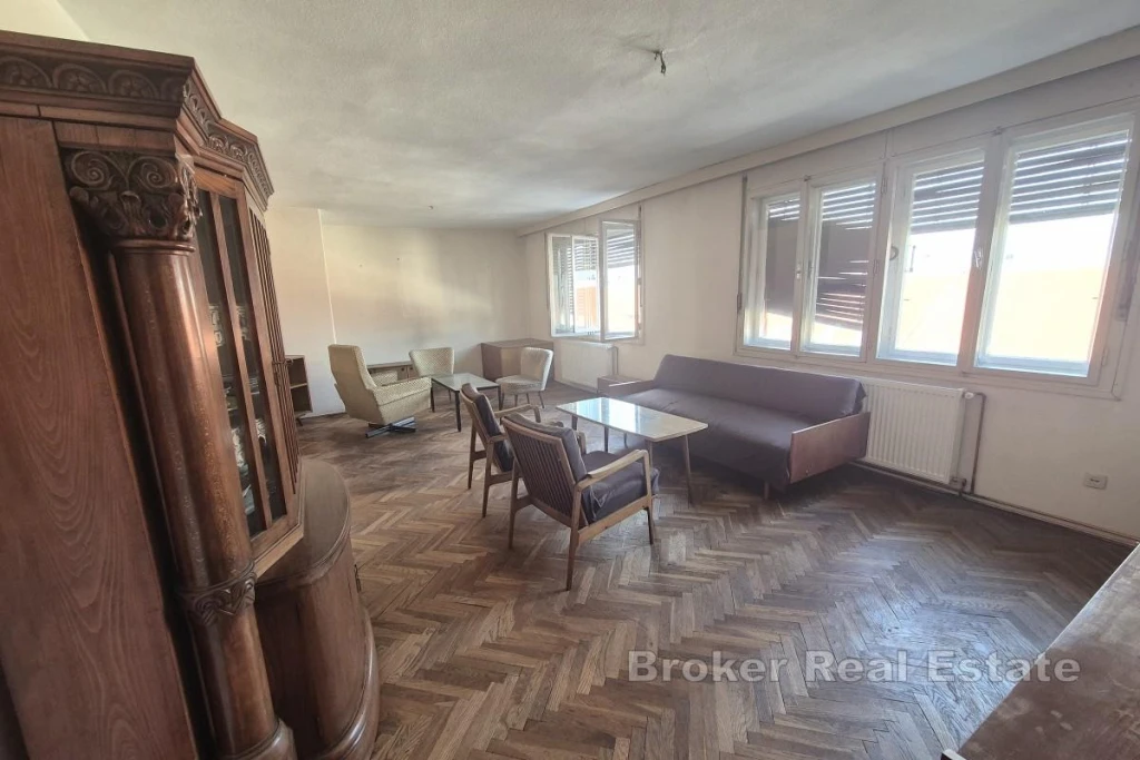 Apartment for renovation in an attractive location