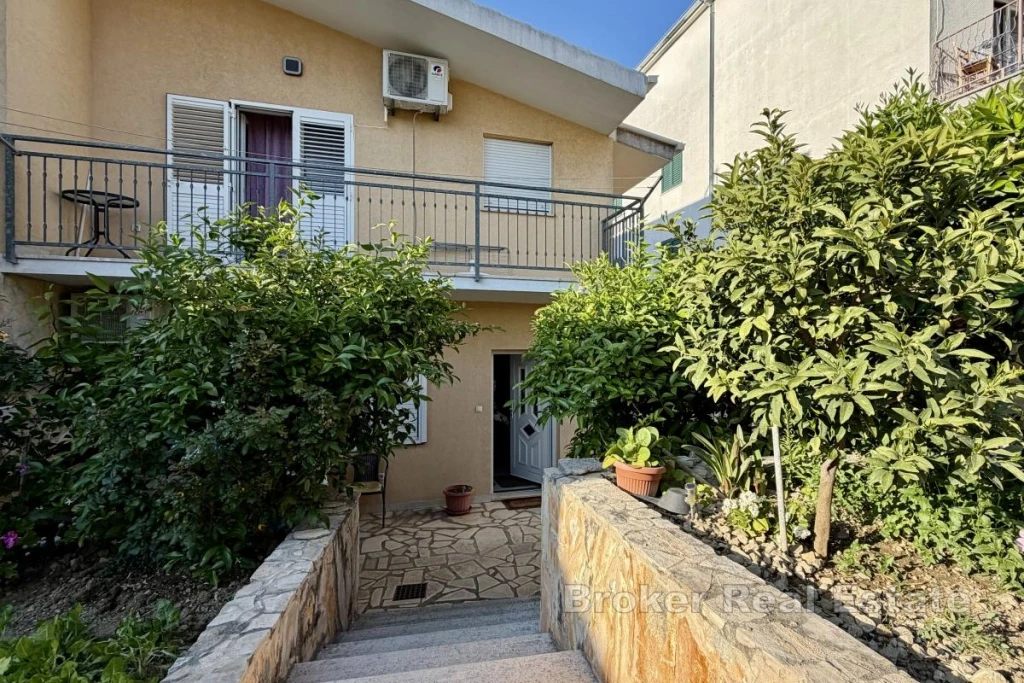 Family House with Parking and Garden