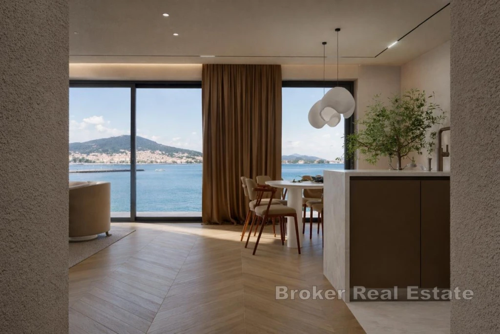 Extraordinary penthouse apartment with sea view