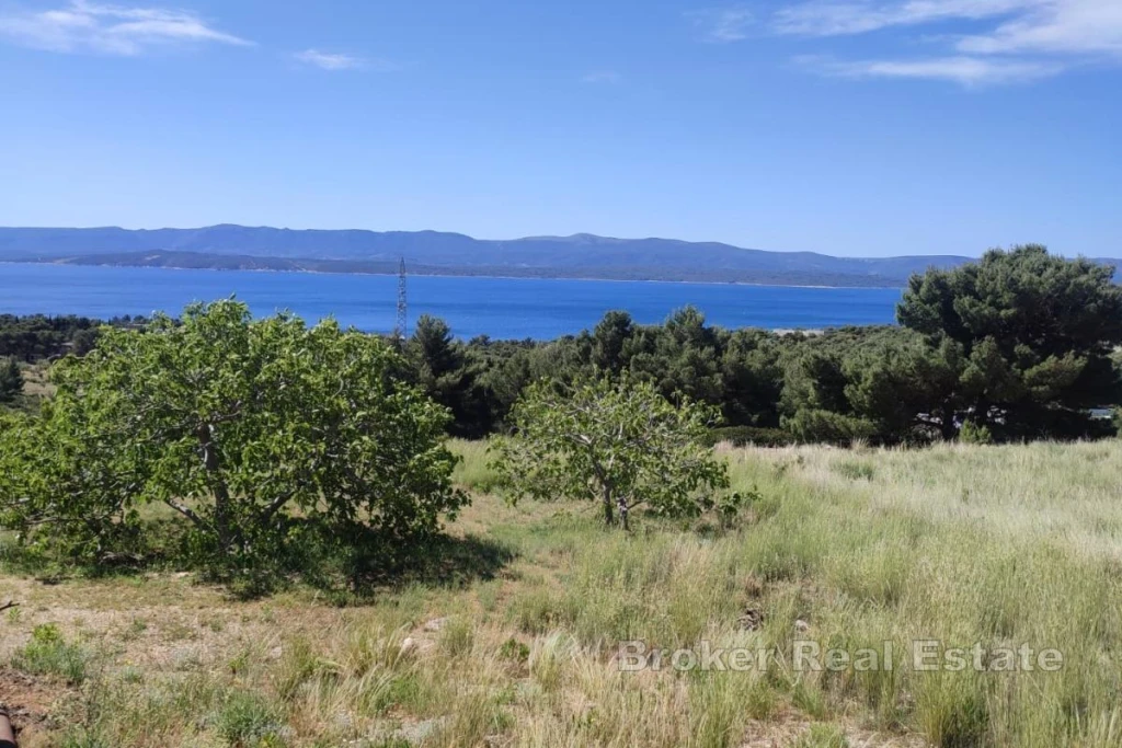 Land with a legalized building and sea view