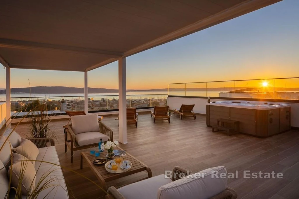 Luxury New Construction Villa with Pool and Sea View