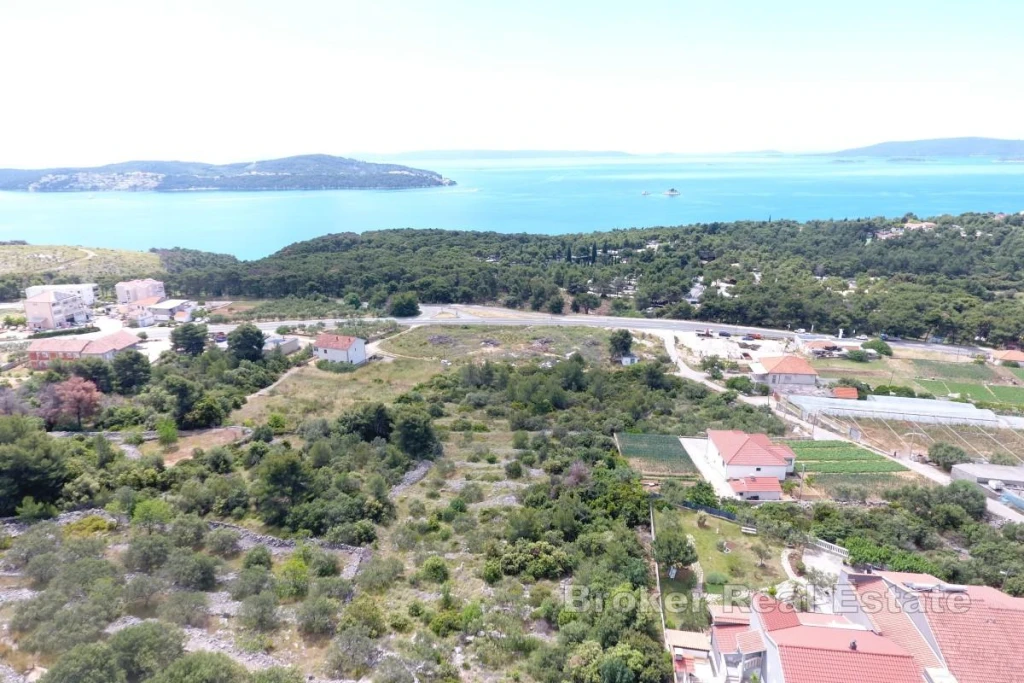 Prime Building Land in an Easily Accessible Location with a Sea View
