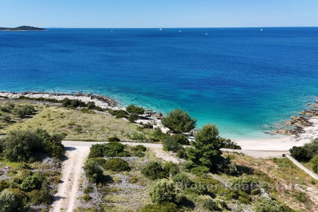 Building plot with open sea view