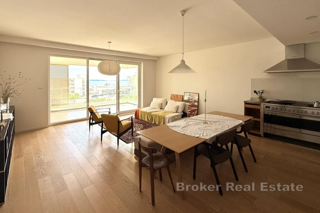 Modern apartment in a prestigious location with a sea view