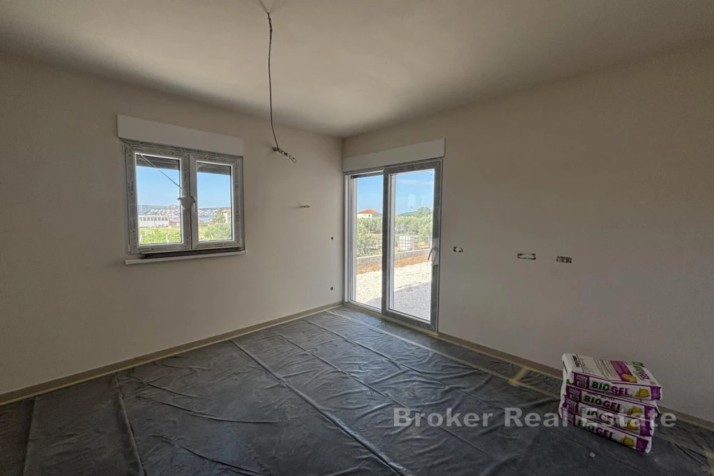 One bedroom apartment with garden and sea view