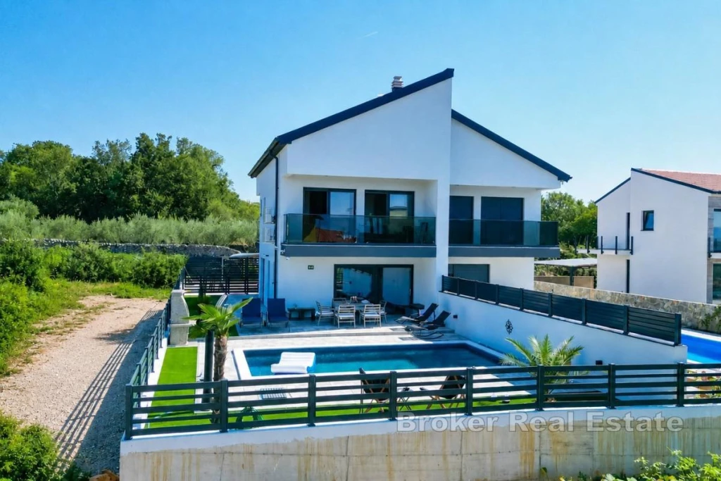 Modern semi-detached house with swimming pool