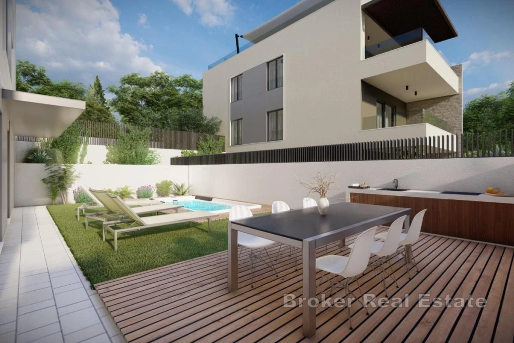 Duplex apartment with pool and sea view