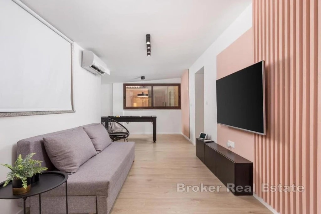 Spacious apartment with parking in the center of Opatija