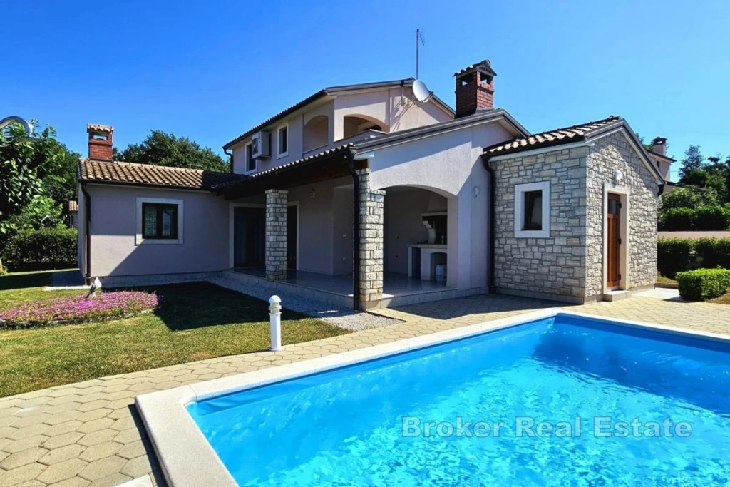 House near Sveti Lovreč with swimming pool
