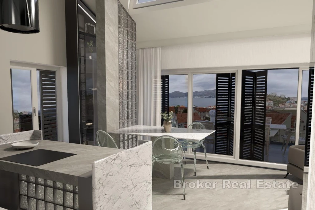 Spacious penthouse apartment with sea view