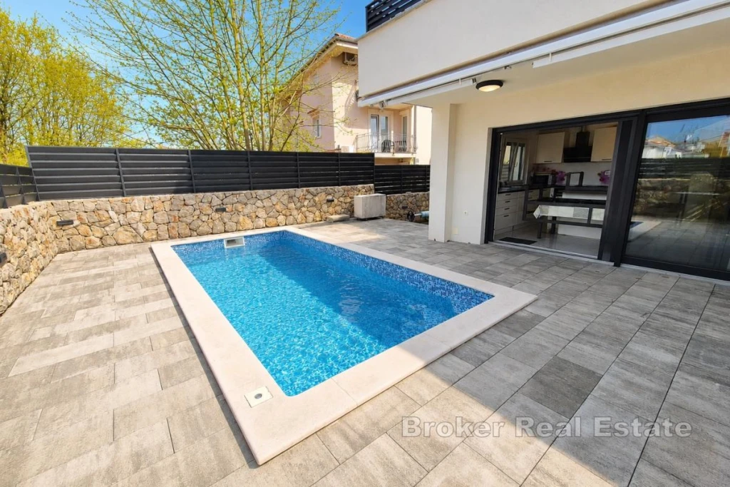 Furnished semi-detached house with heated pool