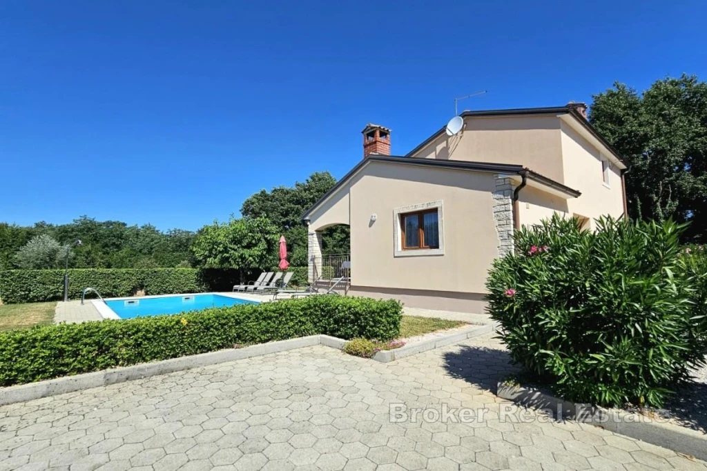 House with a swimming pool near Sveti Lovreč