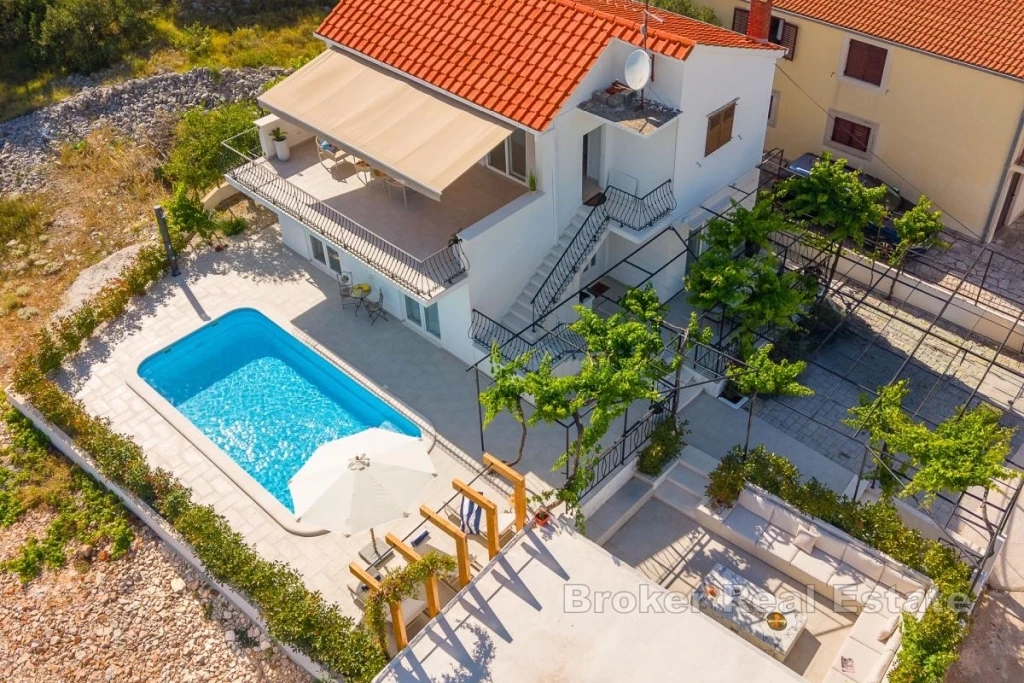 Modern Villa with Swimming Pool