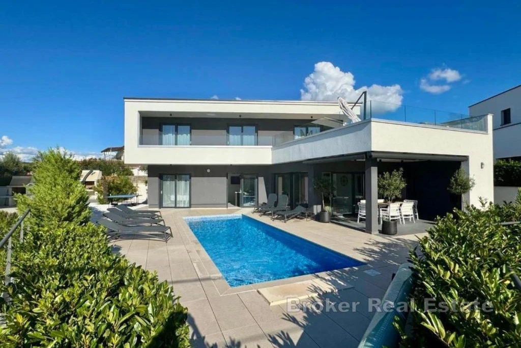 Luxury villa with pool and sea view