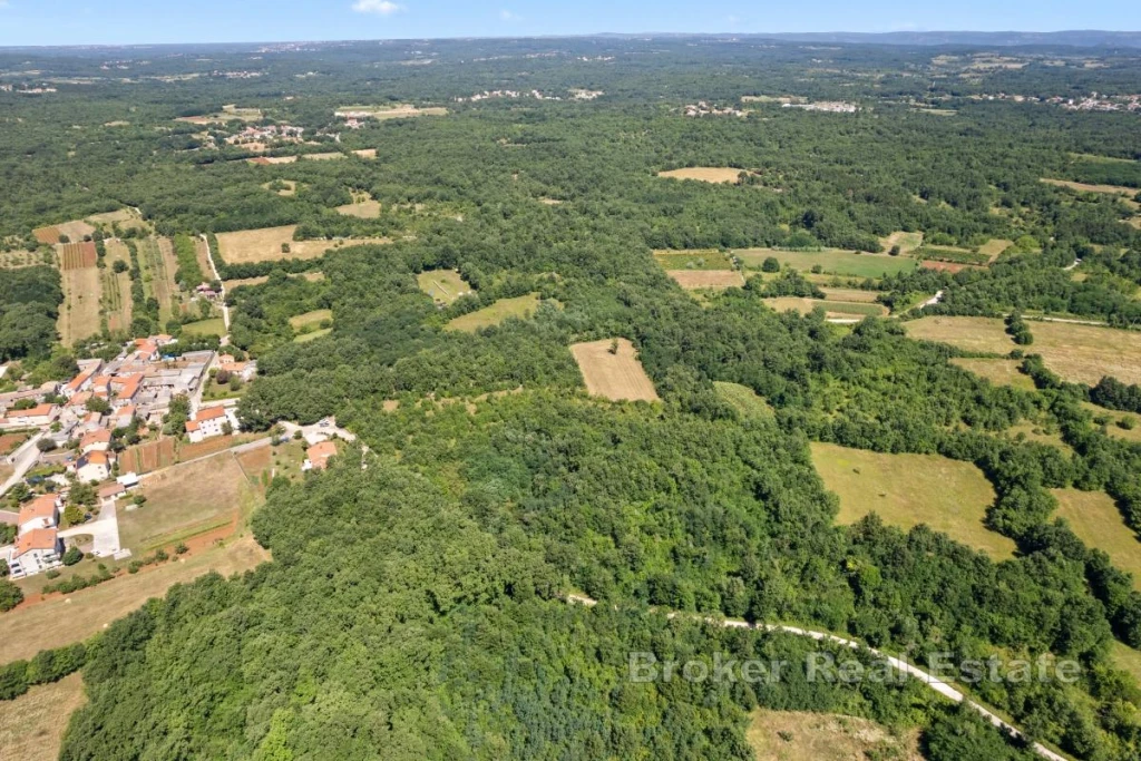 Attractive land in a peaceful setting