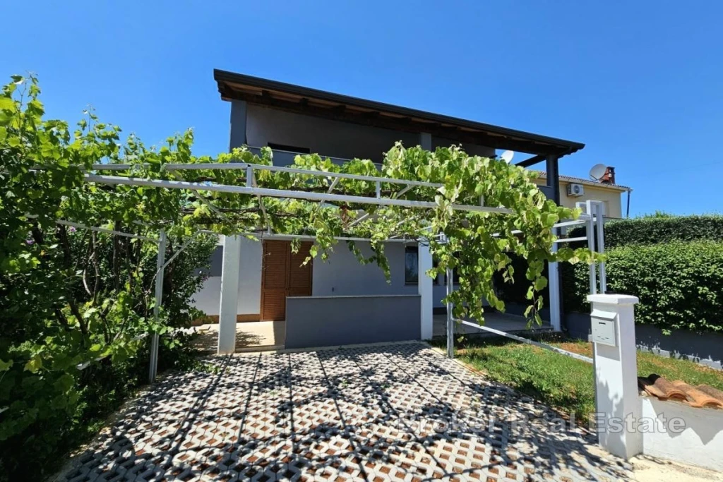 Ground floor apartment with garden and parking near Poreč