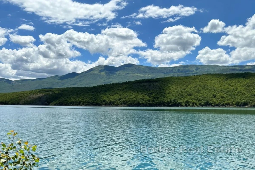 Spacious Waterfront Land on Peruća Lake