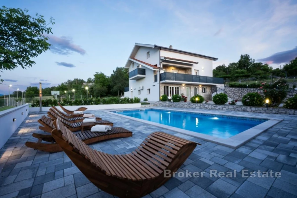 Modern Country Retreat with Private Pool