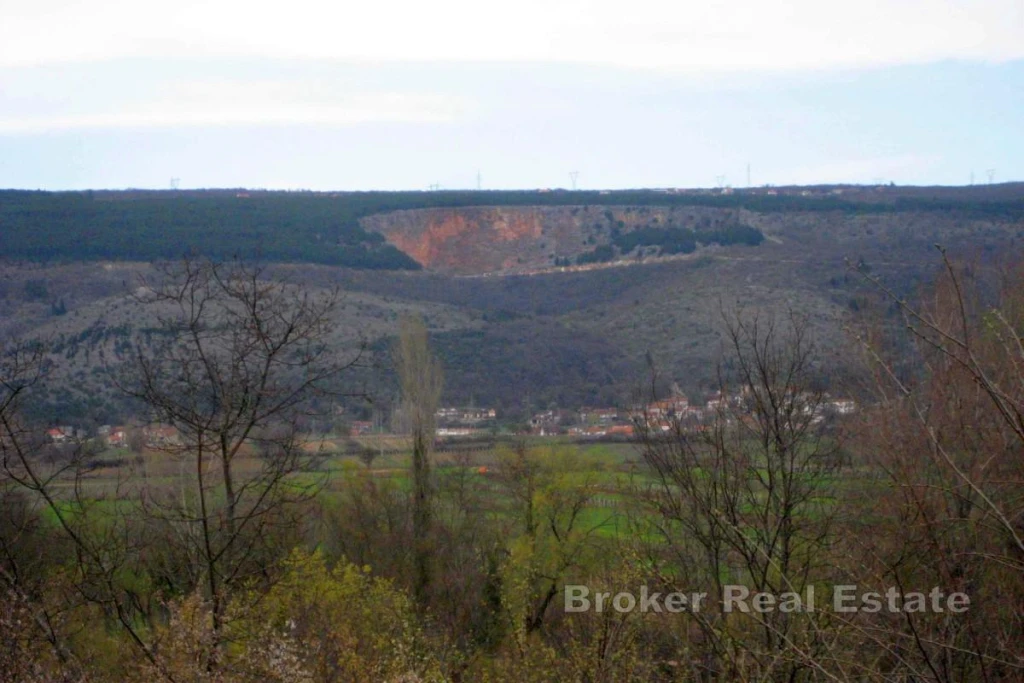 Building land in a quiet location