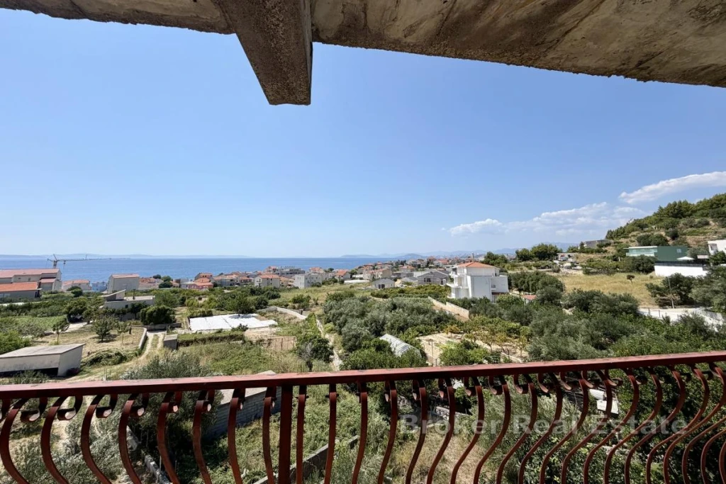 Roh Bau Property with Development Potential