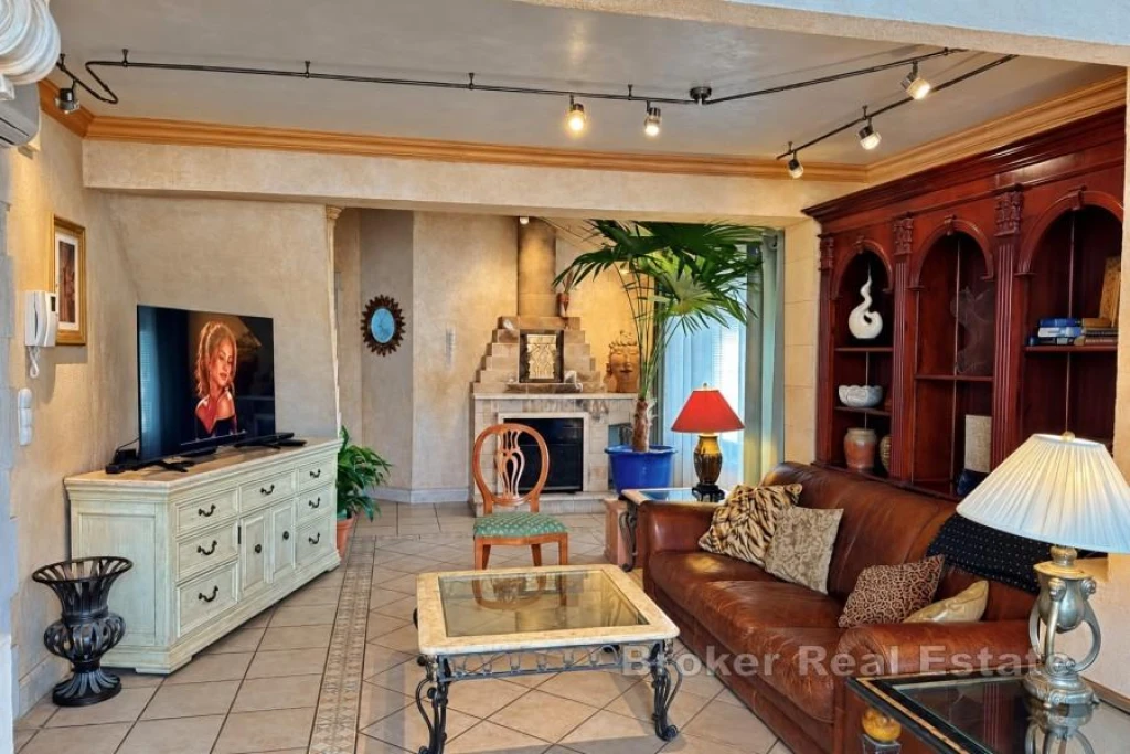 Two Storey Penthouse with Panoramic Rooftop Terrace