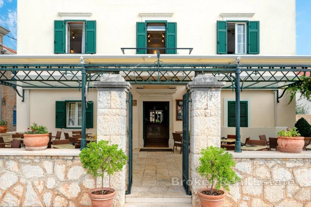 Authentic Boutique Hotel in a Historic Villa on the Seafront