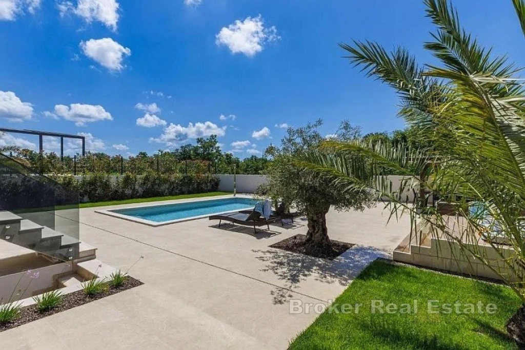 Modern Villa with Pool and Wellness Area near Poreč