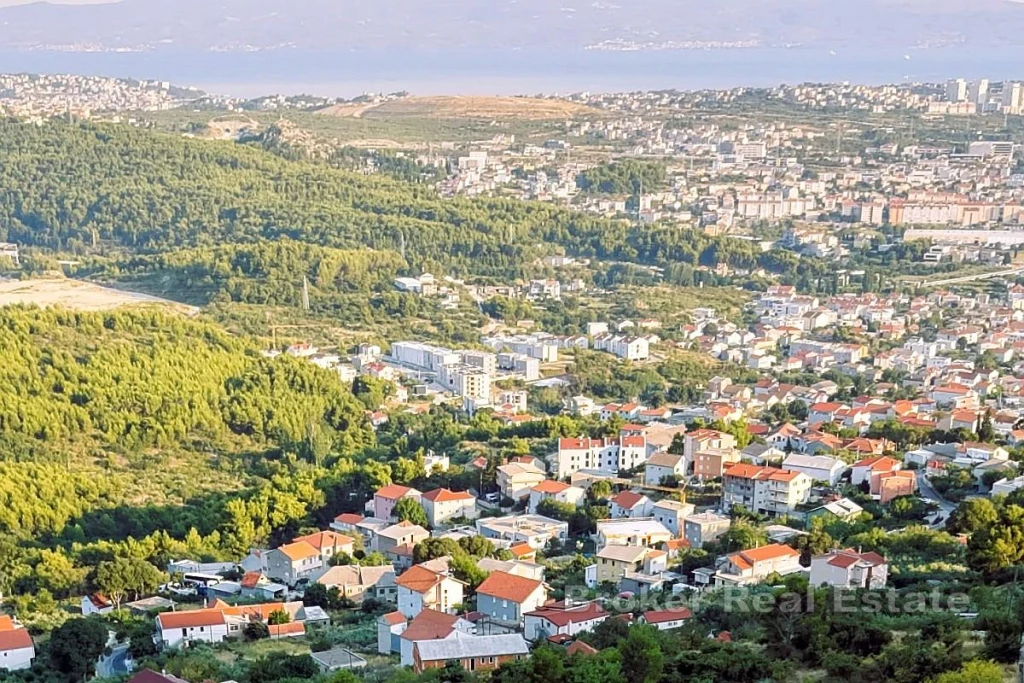 Building Plot with an Unobstructed View of the Sea and Split