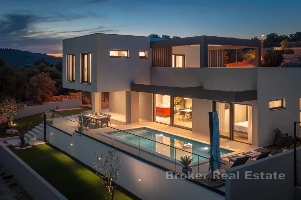 Luxury Villa with a Pool and Unobstructed Sea View