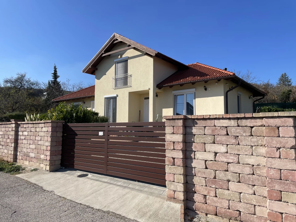 Eladó családi ház, Balatonalmádi