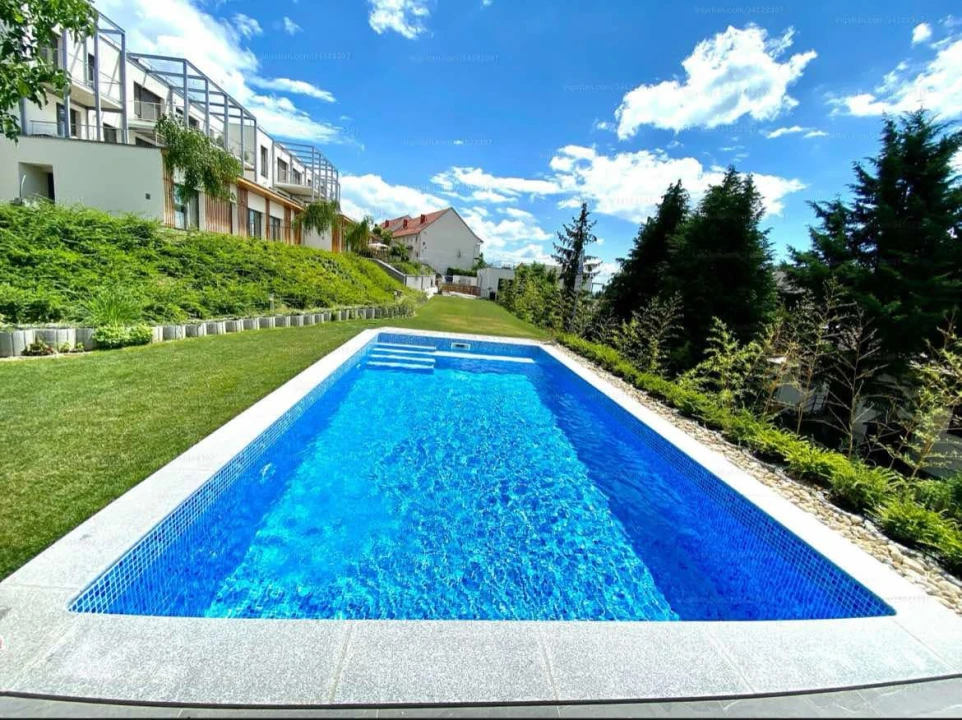 Eladó téglalakás, Balatonfüred